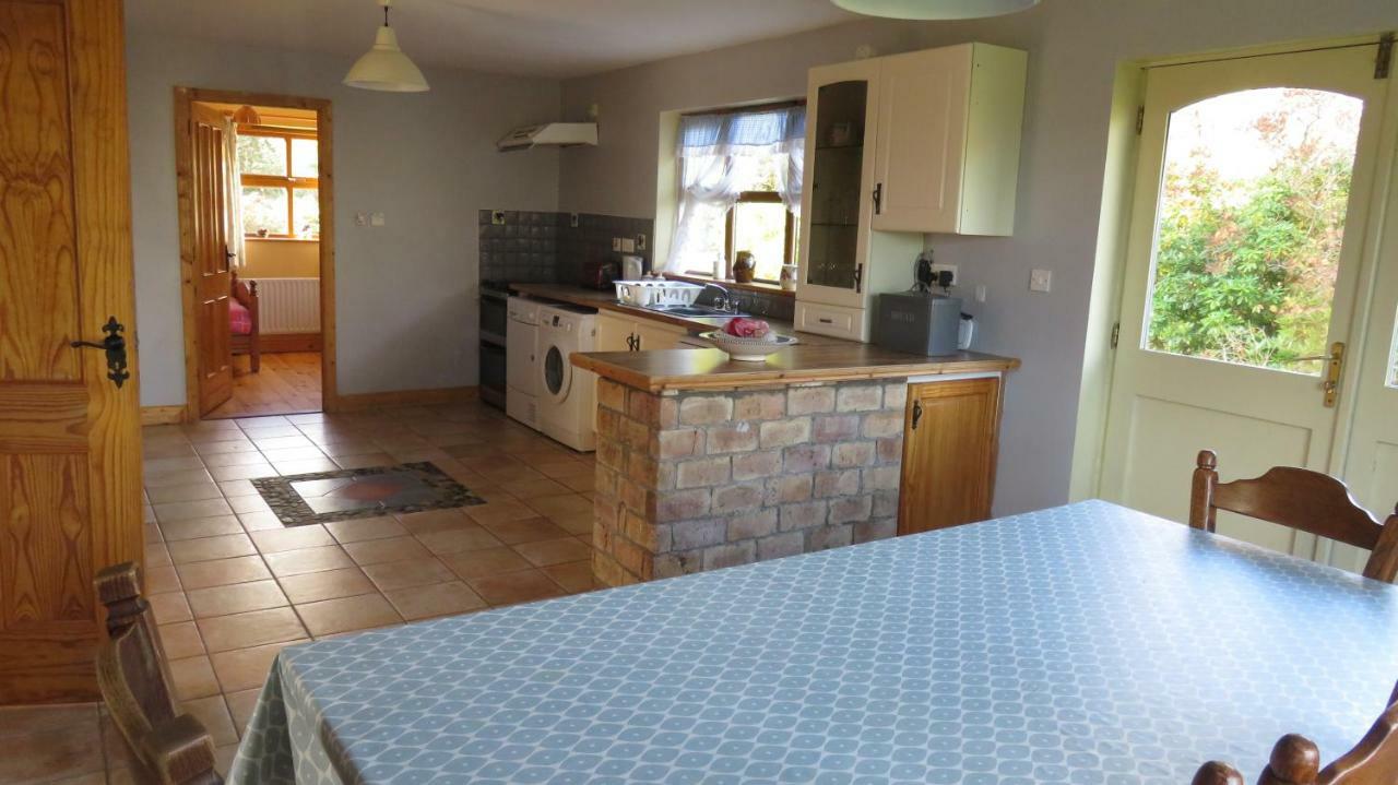 Heatherhill Farm Cottage In Letterfrack Beside Connemara National Park エクステリア 写真