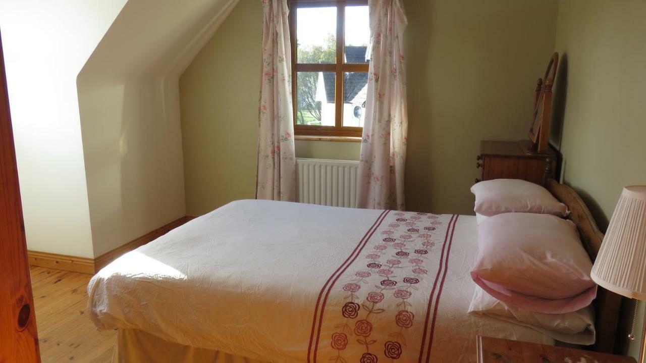 Heatherhill Farm Cottage In Letterfrack Beside Connemara National Park エクステリア 写真